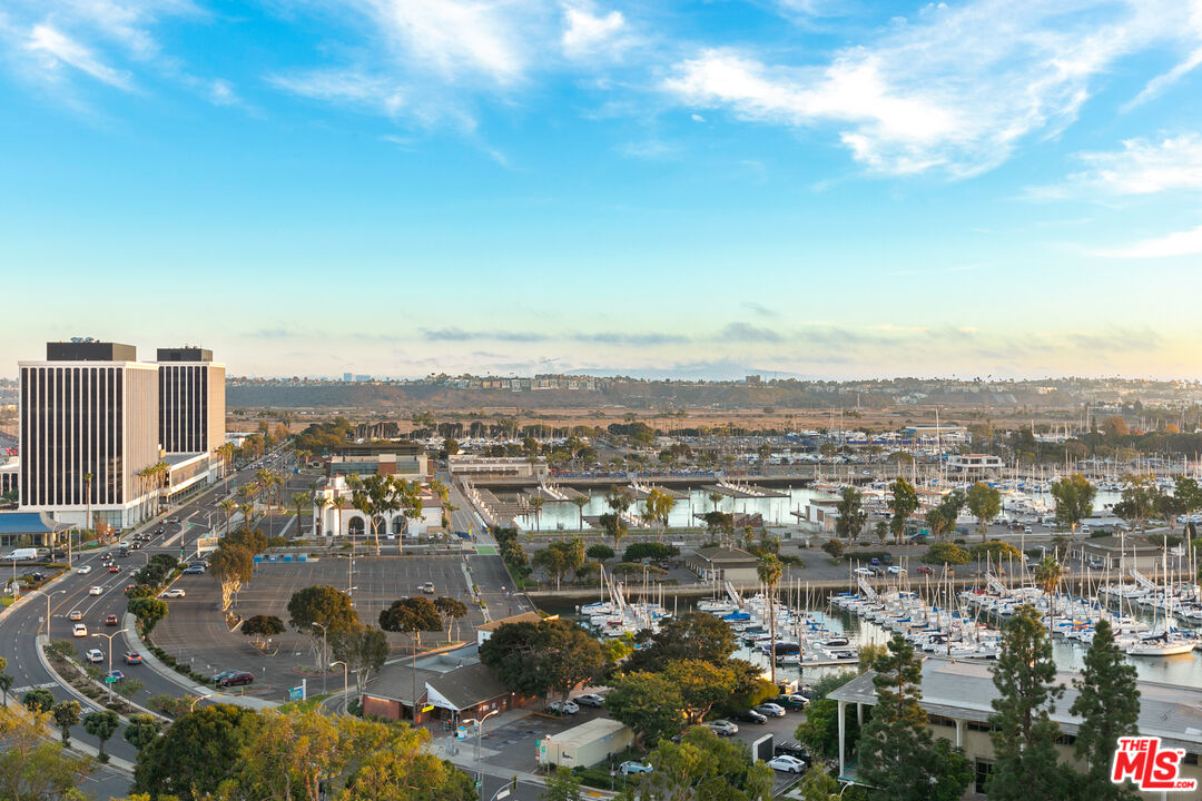 13600 Marina Pointe Dr Unit: 1507