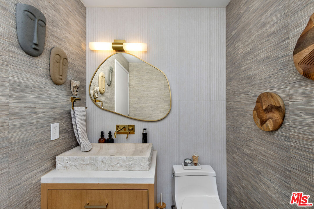 13600 MARINA POINTE DR Unit: 812