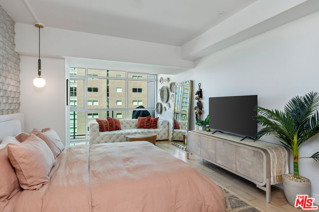 13600 MARINA POINTE DR Unit: 812