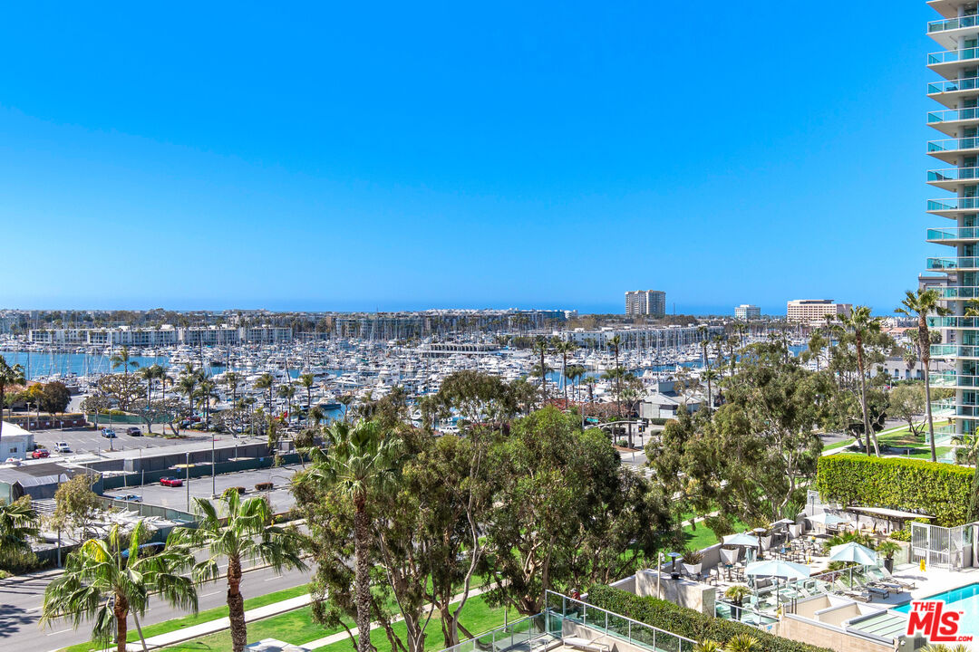 13600 MARINA POINTE DR Unit: 812