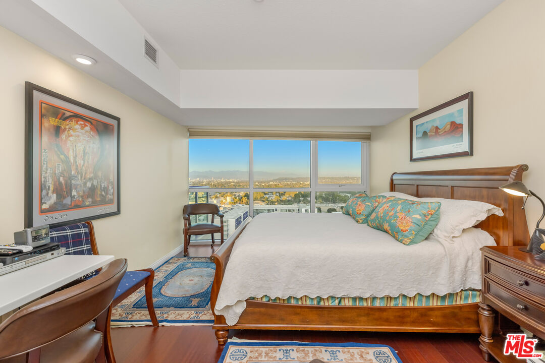 13600 Marina Pointe Dr Unit: 1704