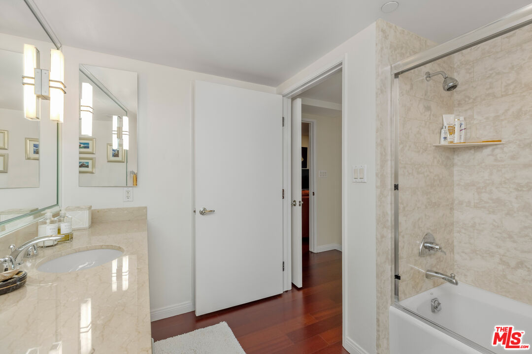 13600 Marina Pointe Dr Unit: 1704