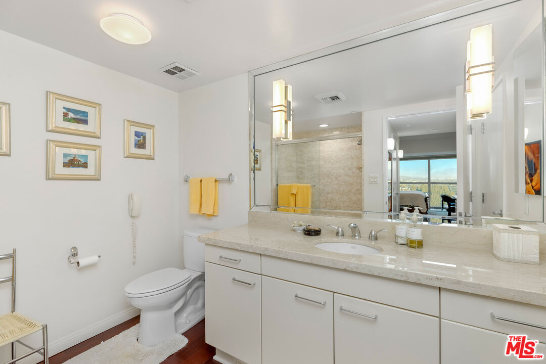 13600 Marina Pointe Dr Unit: 1704