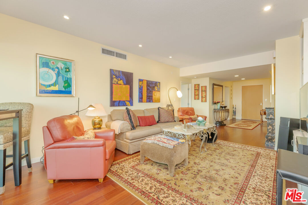 13600 Marina Pointe Dr Unit: 1704