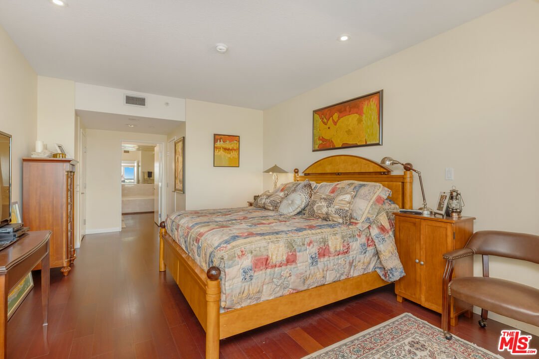 13600 Marina Pointe Dr Unit: 1704