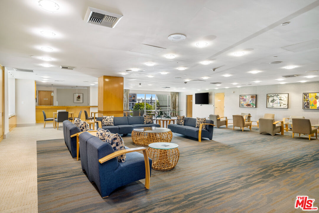 13600 Marina Pointe Dr Unit: 1704