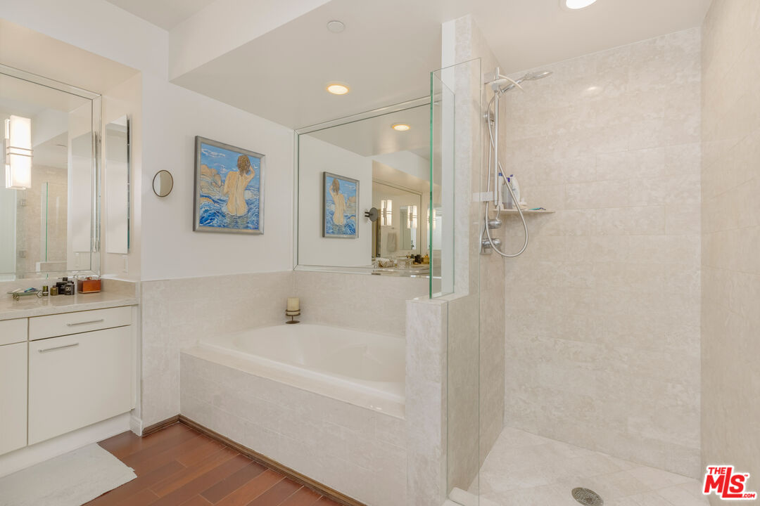 13600 Marina Pointe Dr Unit: 1704