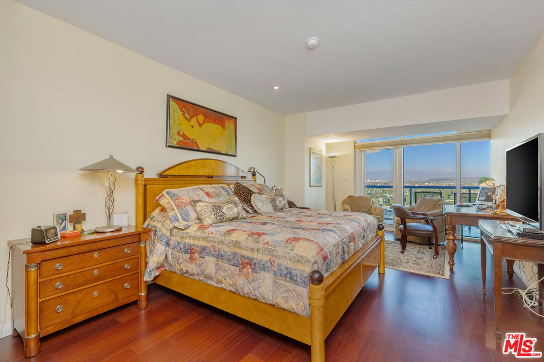 13600 Marina Pointe Dr Unit: 1704