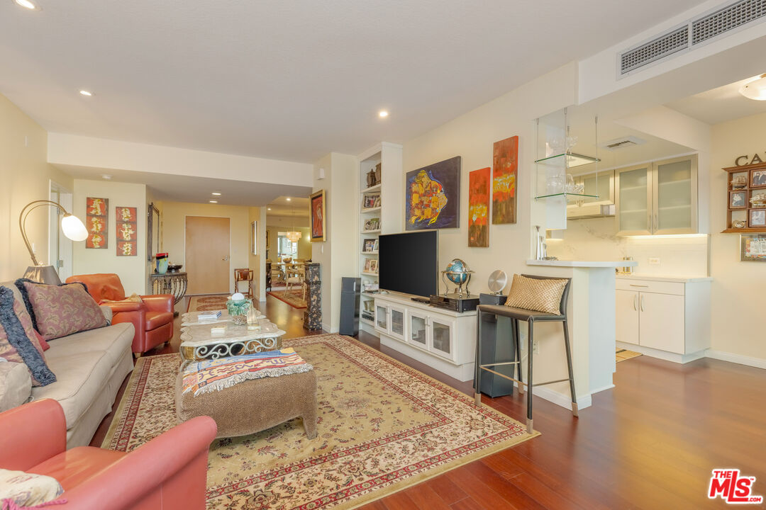 13600 Marina Pointe Dr Unit: 1704