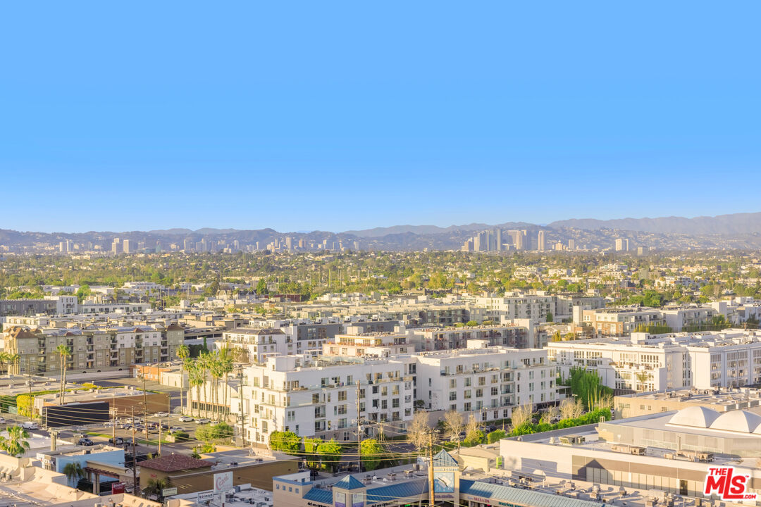 13600 Marina Pointe Dr Unit: 1704