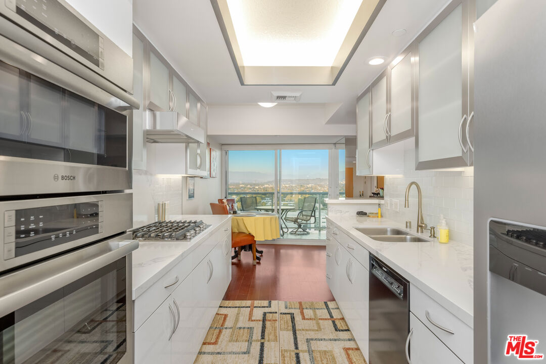 13600 Marina Pointe Dr Unit: 1704