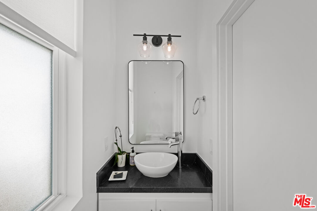 18 Privateer St Unit: 3