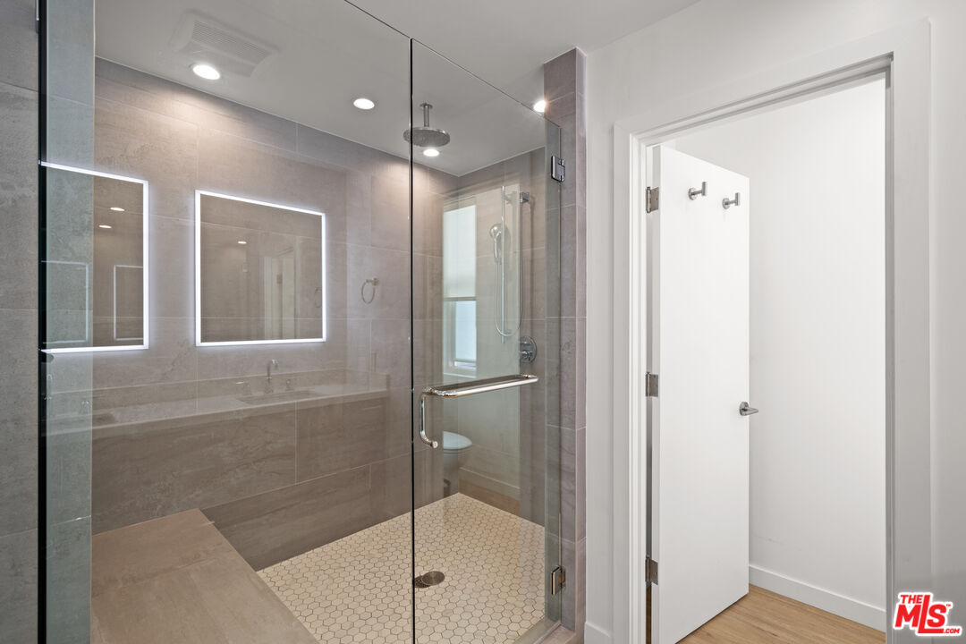 18 Privateer St Unit: 3