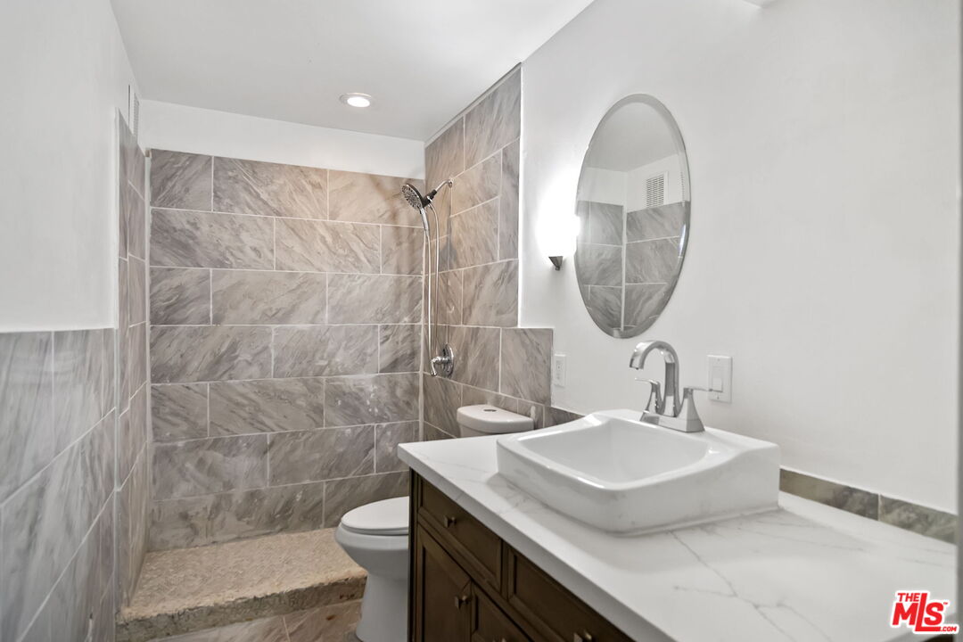 1478 Sunset Plaza Dr