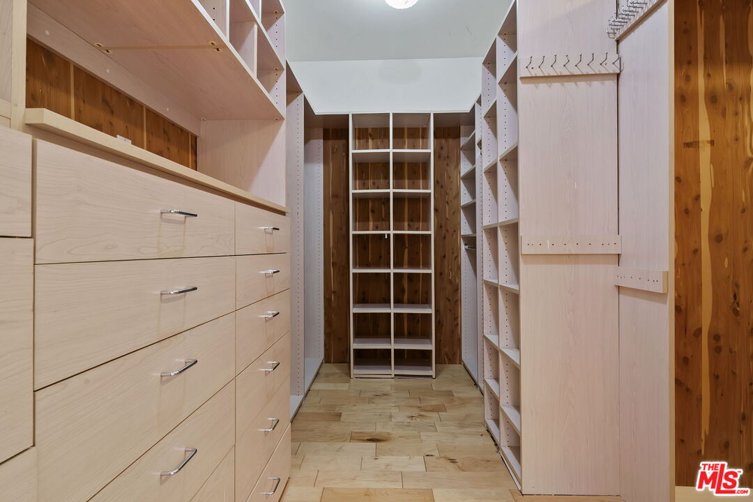 1478 Sunset Plaza Dr