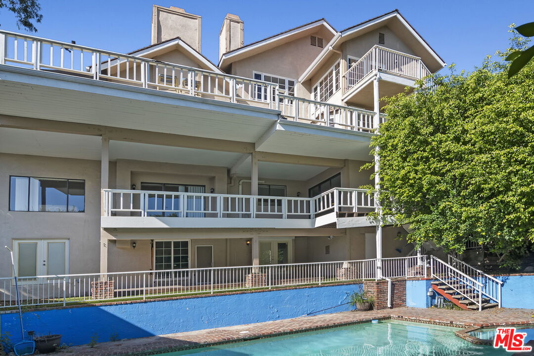 1478 Sunset Plaza Dr