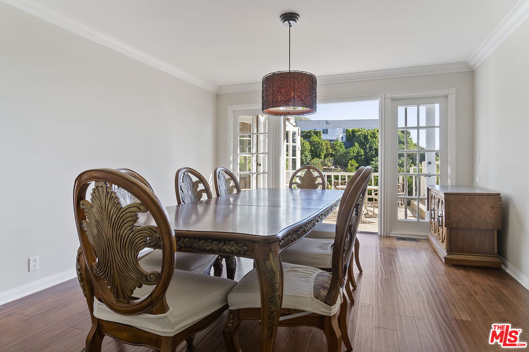 1478 Sunset Plaza Dr