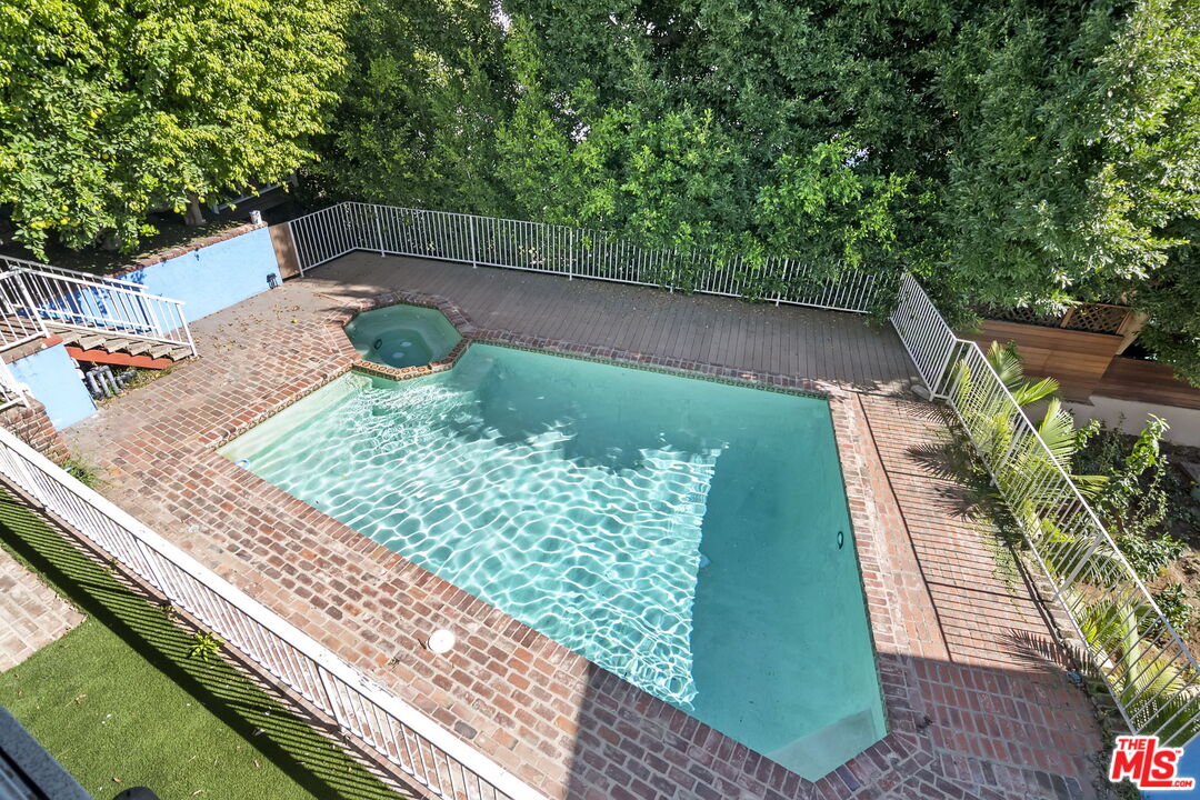 1478 Sunset Plaza Dr