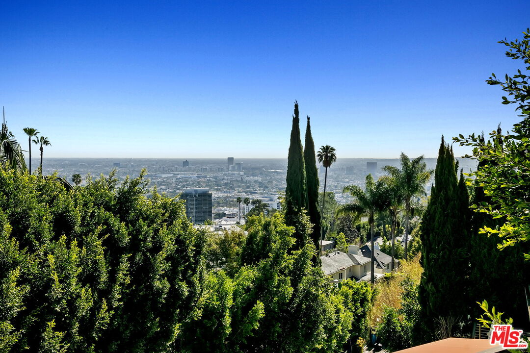 1478 Sunset Plaza Dr