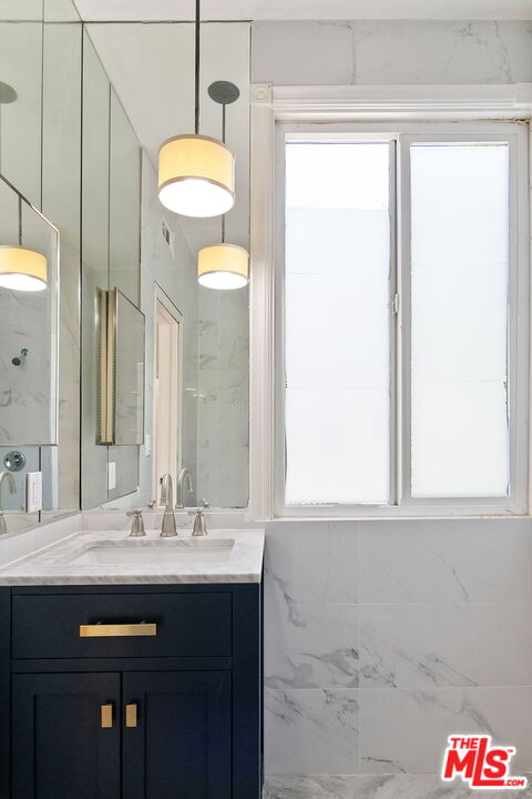 1478 Sunset Plaza Dr