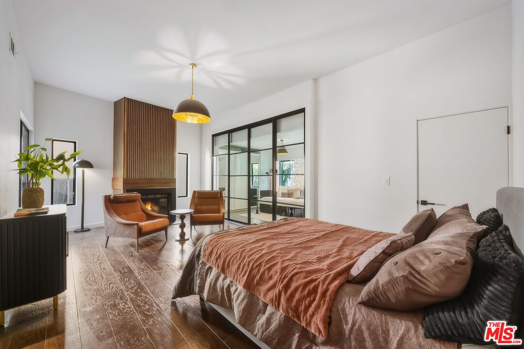 3601 Dixie Canyon Pl