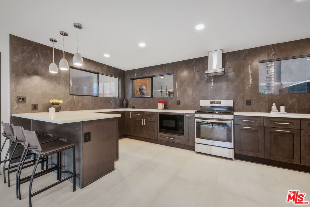 3601 Dixie Canyon Pl