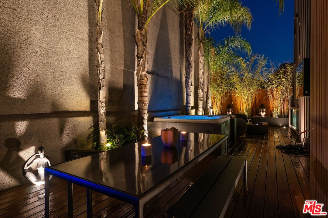 3601 Dixie Canyon Pl