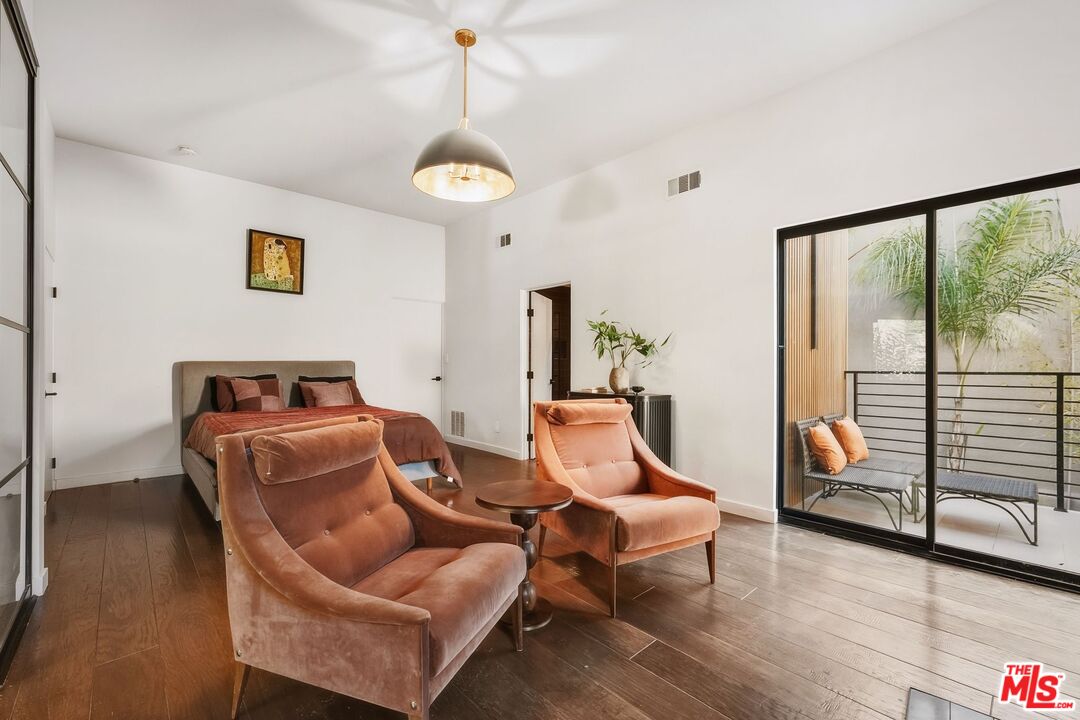 3601 Dixie Canyon Pl