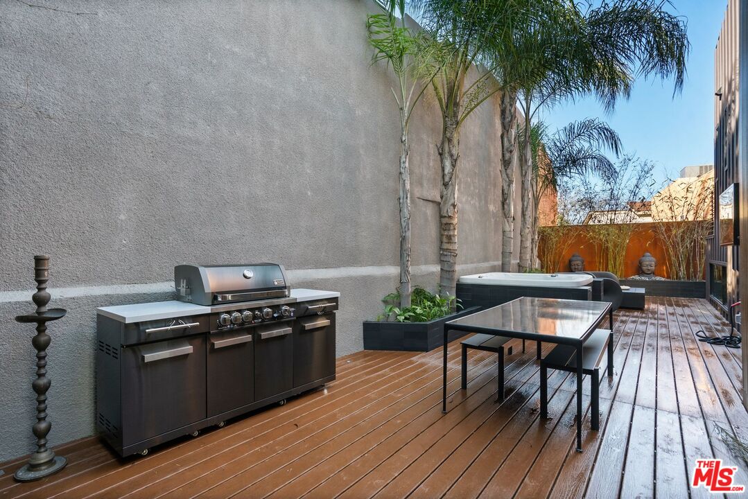 3601 Dixie Canyon Pl