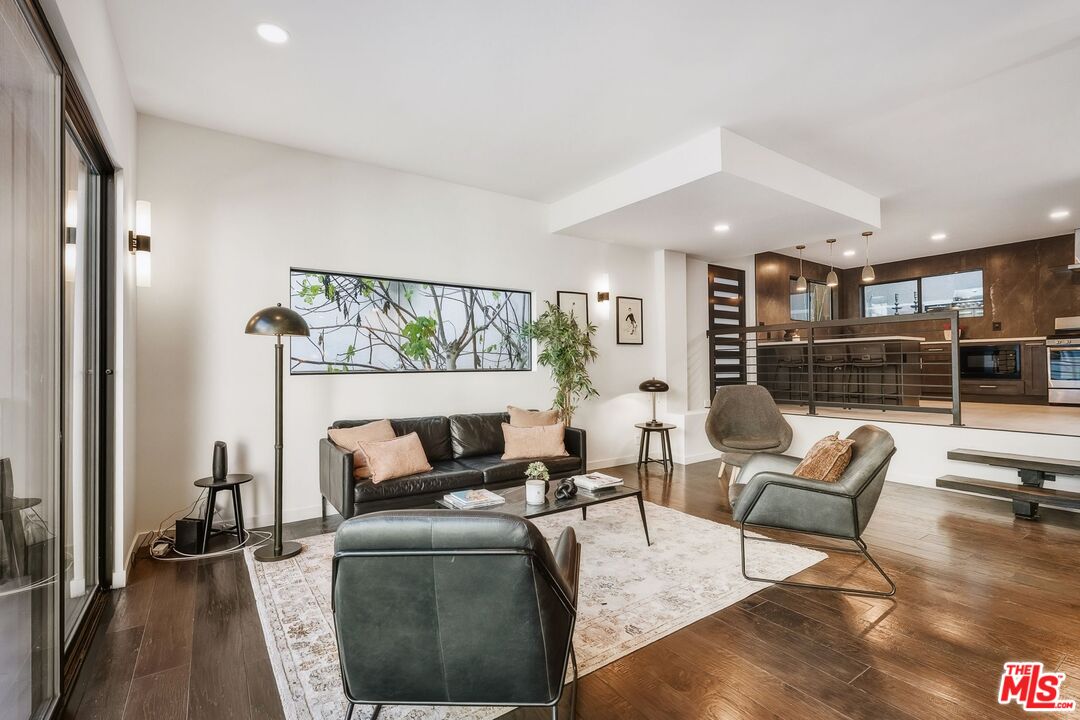 3601 Dixie Canyon Pl