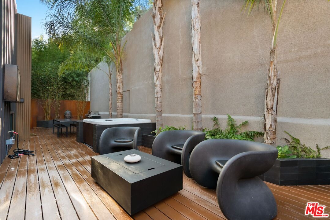 3601 Dixie Canyon Pl