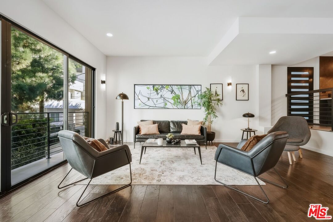 3601 Dixie Canyon Pl