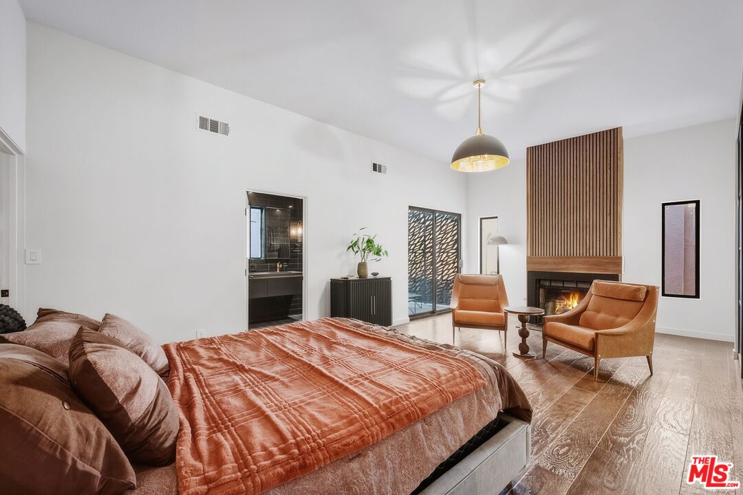 3601 Dixie Canyon Pl