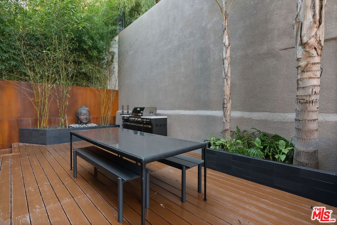 3601 Dixie Canyon Pl