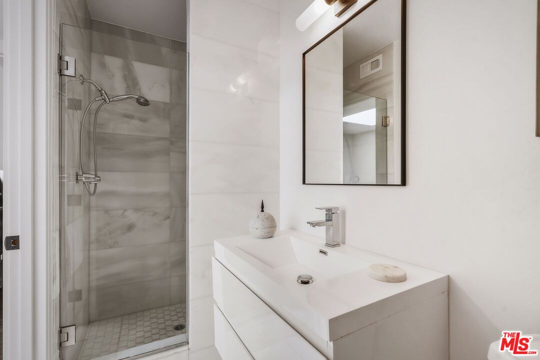 3601 Dixie Canyon Pl