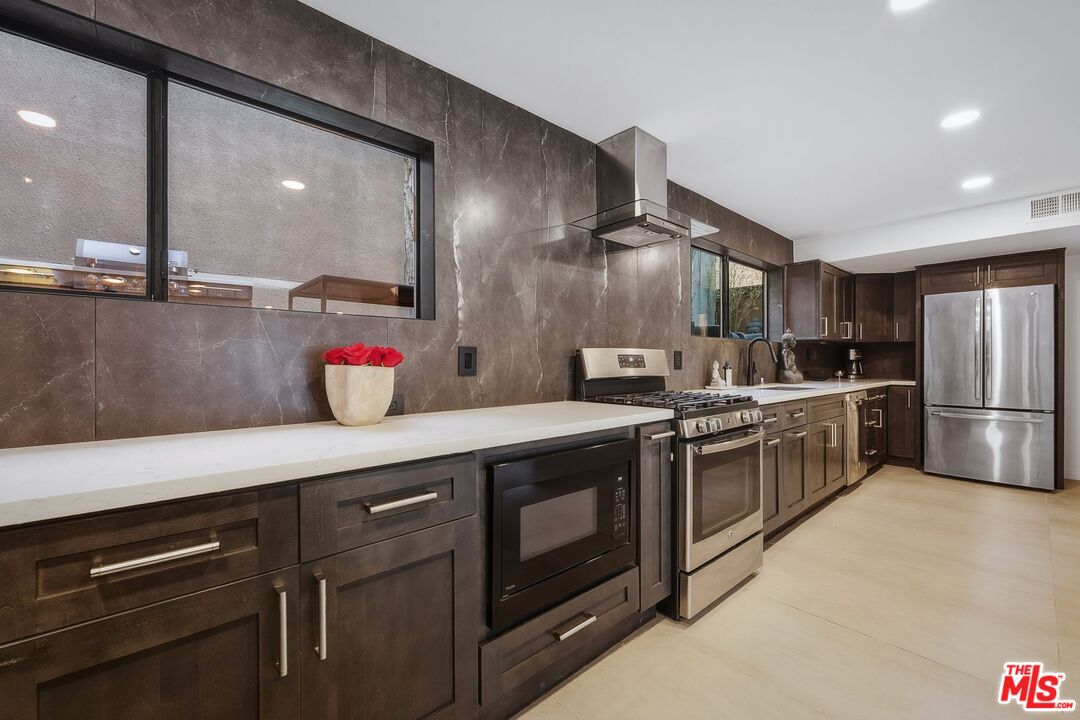 3601 Dixie Canyon Pl