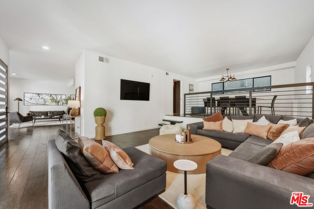 3601 Dixie Canyon Pl