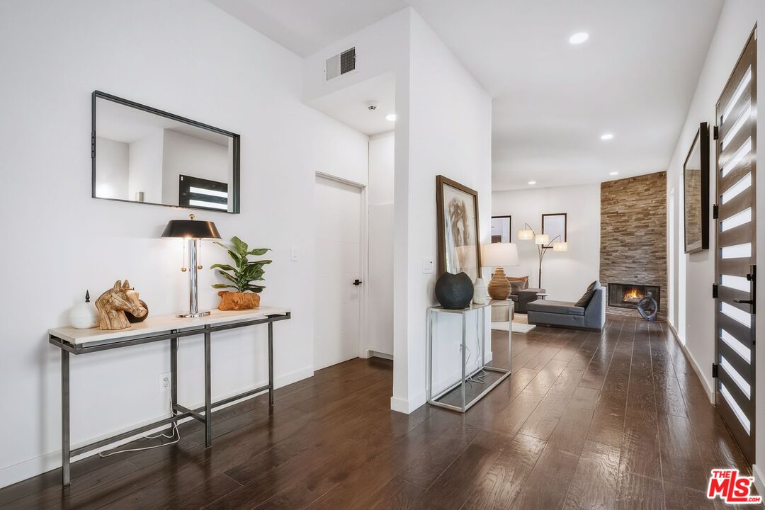 3601 Dixie Canyon Pl