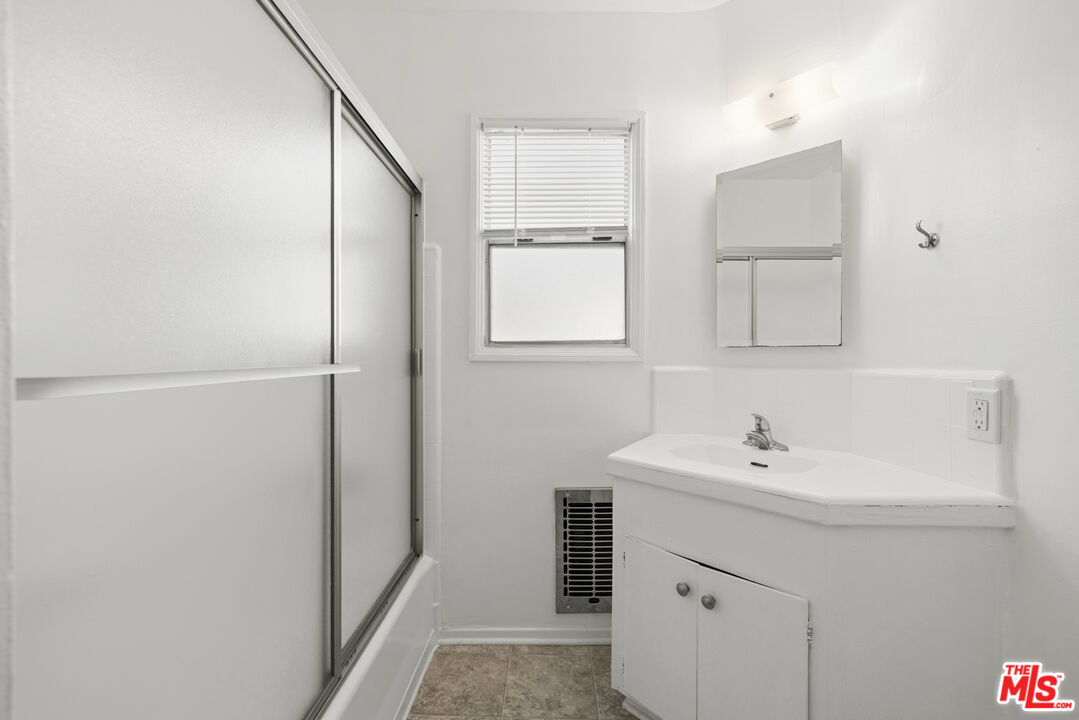 5324 Vantage Ave Unit: 4