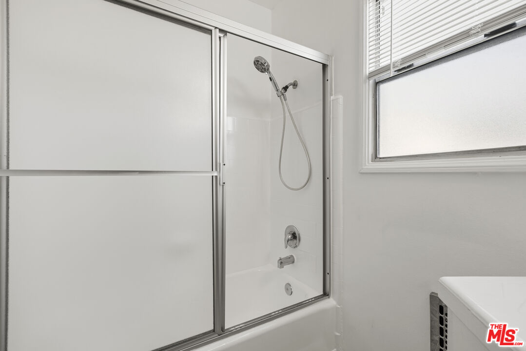 5324 Vantage Ave Unit: 4