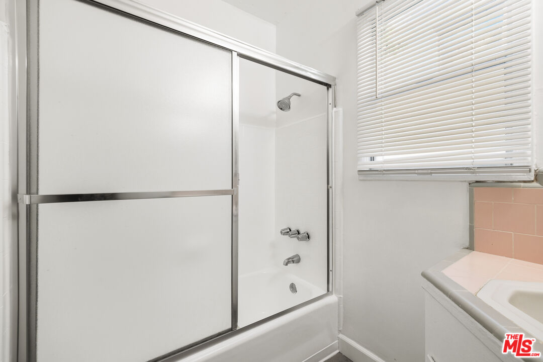 5324 Vantage Ave Unit: 2