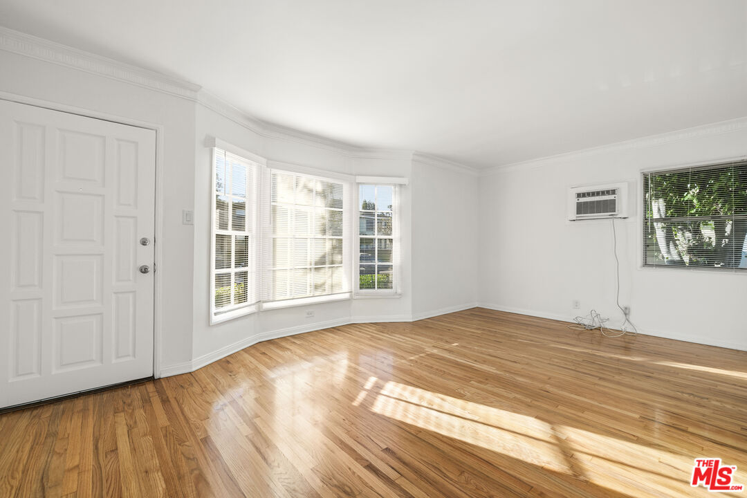 5324 Vantage Ave Unit: 2