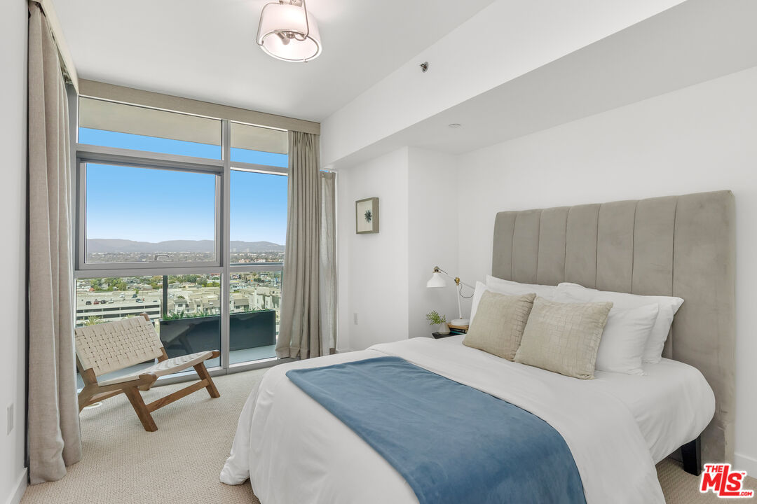 13650 Marina Pointe Dr Unit: 1206