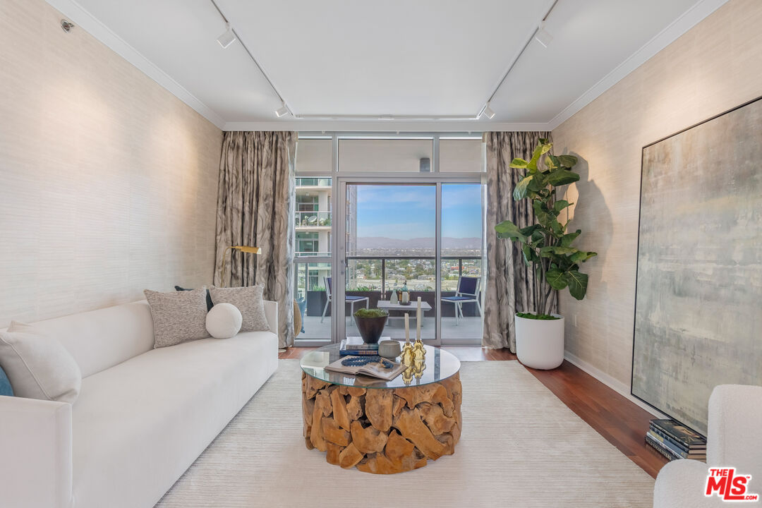13650 Marina Pointe Dr Unit: 1206