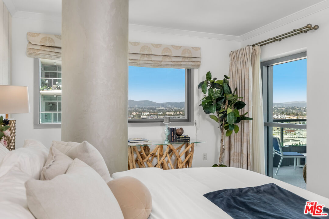 13650 Marina Pointe Dr Unit: 1206