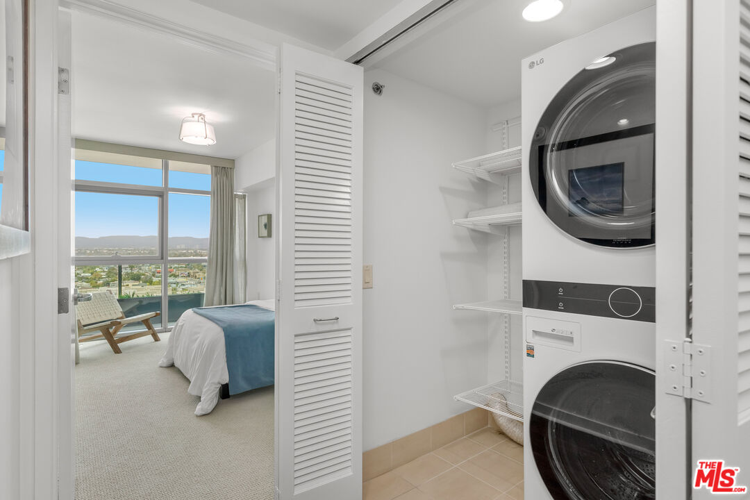 13650 Marina Pointe Dr Unit: 1206