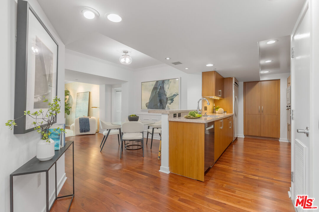 13650 Marina Pointe Dr Unit: 1206