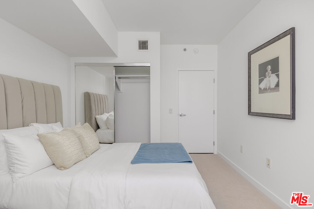 13650 Marina Pointe Dr Unit: 1206