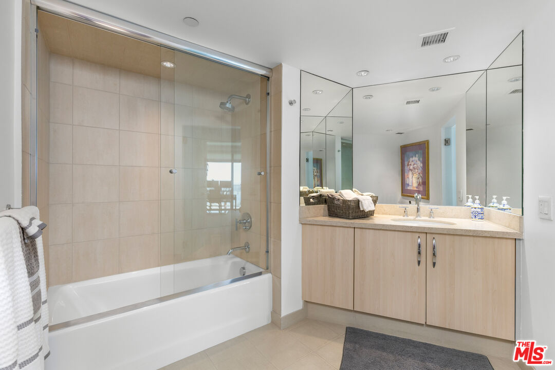 13650 Marina Pointe Dr Unit: 1203