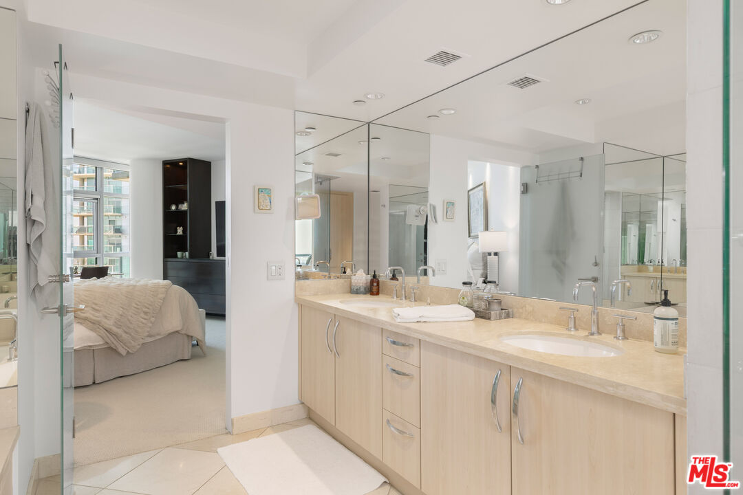 13650 Marina Pointe Dr Unit: 1203